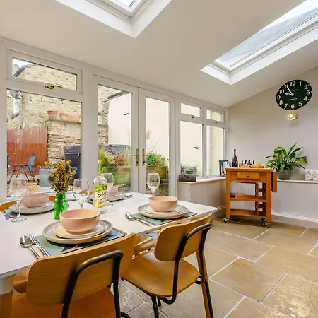 Holiday home 2 Bed In 90435 *