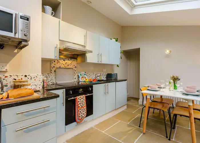 2 Bed In Oc-90435 Semesterbostad